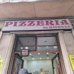 Un Posto Solare נאפולי
