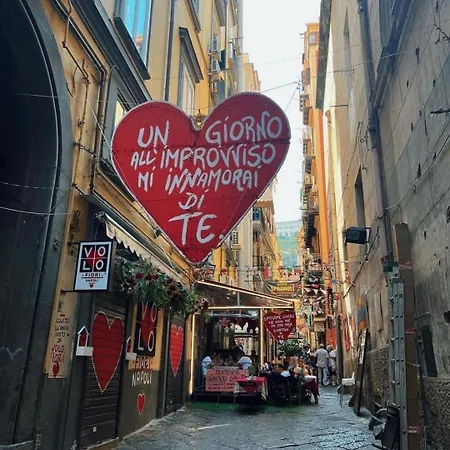 Un Posto Solare Naples