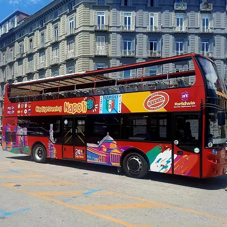 Un Posto Solare アパート ナポリ